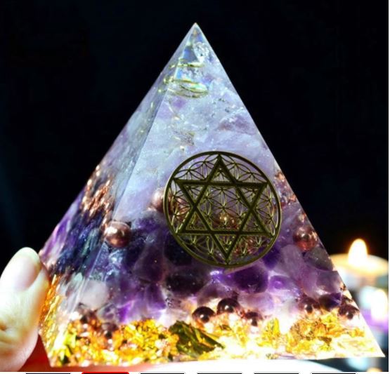 Orgonite 10 cm Améthyste, cristal de roche, petit convertisseur d'énergie, harmonise les énergies en tout lieu, cherche l'équilibre des chakras face aux énergies négatives y compris celles émises par le corps