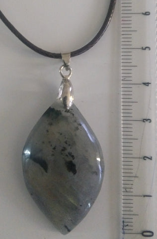 Véritable Labradorite en pendentif, environ 3,5 cm