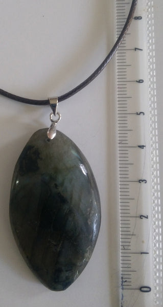 Labradorite véritable, pendentif de 4,5 cm environ